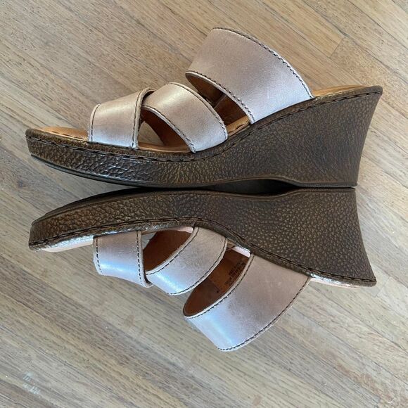 Born Leather Wedge Sandals Taupe Strappy Comfort Shoes Buckle Slip-On Slides 7M - Picture 3 of 7